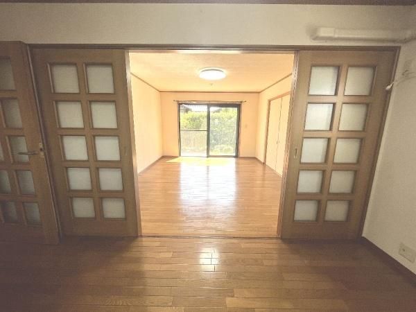 5SSLDK House for Sale on 264 sqm Corner Lot in Tondabayashi - Thumbnail 3
