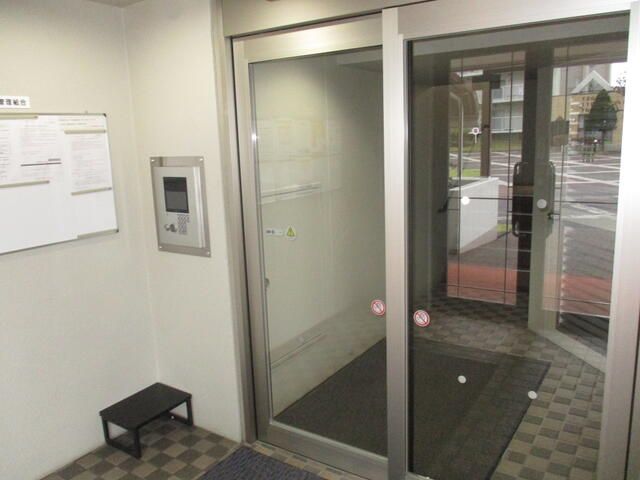3LDK Corner Apartment with Recent Renovations in Sapporo - Thumbnail 3
