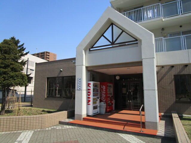 3LDK Corner Apartment with Recent Renovations in Sapporo - Thumbnail 2