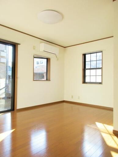 3LDK Terraced House for Rent in Tachikawa, Tokyo - Thumbnail 2