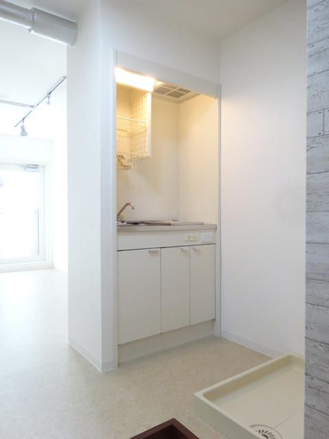 Renovated Small Office for Rent near Kotesashi Station, Tokorozawa - Thumbnail 4