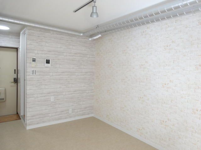 Renovated Small Office for Rent near Kotesashi Station, Tokorozawa - Thumbnail 3