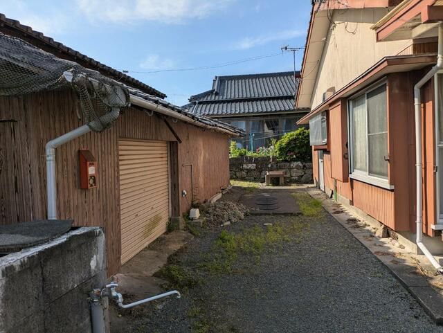 738.6 sqm Residential Land with Old House in Satsumasendai, Kagoshima - Thumbnail 3
