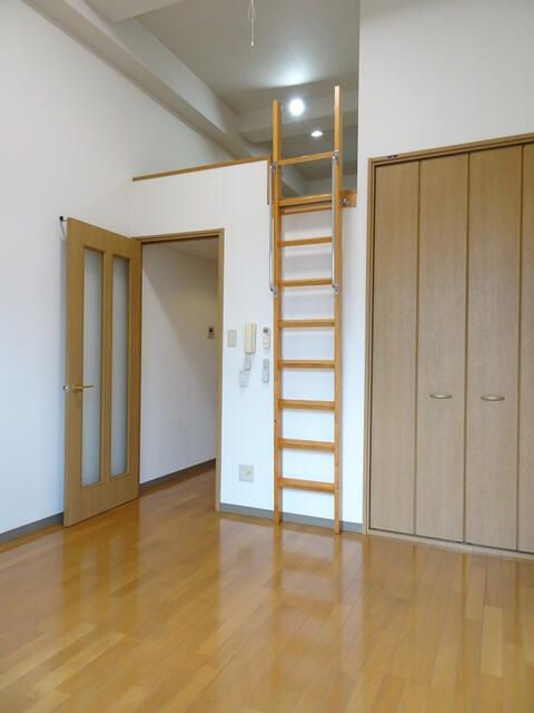 1K Apartment for Rent near Yasaka Station, Higashimurayama - Thumbnail 2