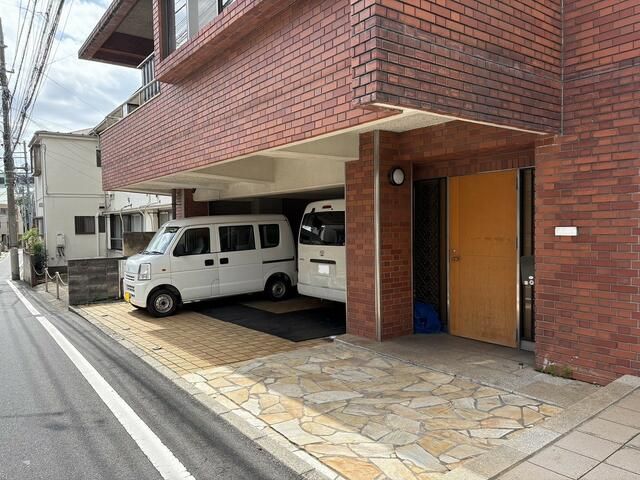 Office-Attached RC Residence for Sale in Setagaya, Tokyo - Thumbnail 3