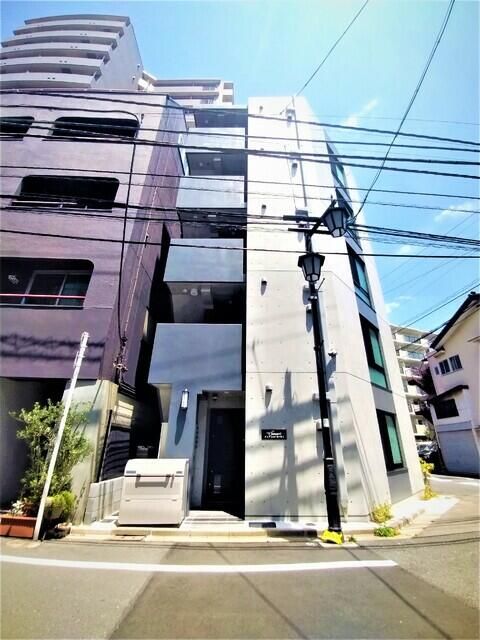 Modern 1R Apartment in Shinjuku, Tokyo - 21.72m² - Thumbnail 2