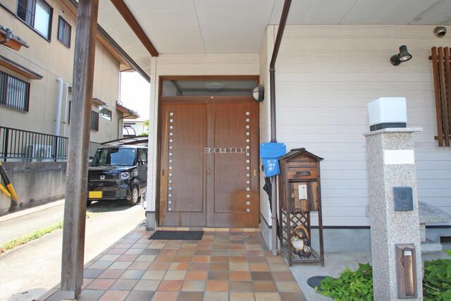 6LDK House for Sale in Quiet Nabari, Mie with Garden and Parking - Thumbnail 2