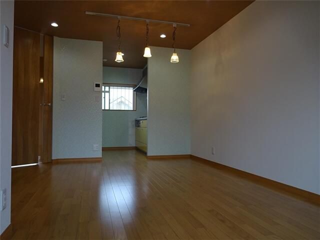 1LDK Apartment for Rent in Fussa City, Tokyo - Thumbnail 2