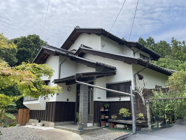 Detached House with Guest Unit in Quiet Nagano Neighborhood - Main Image