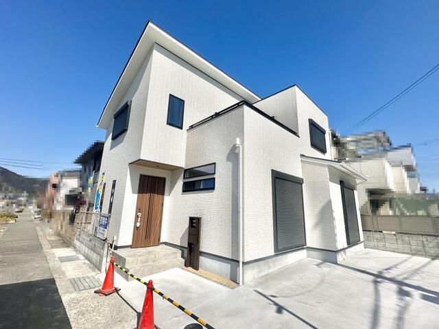 New 2025 4LDK House in Himeji Hirohata with Garden and 3 Parking - Main Image