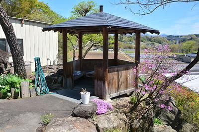 A mansion built on a castle-like stone wall with a great view of Mt. Komochi: Villas, Real Estate, Properties for Sale, Hometown Information Center: Nationwide Countryside Living Property Data — Image 1, Numata, Gunma