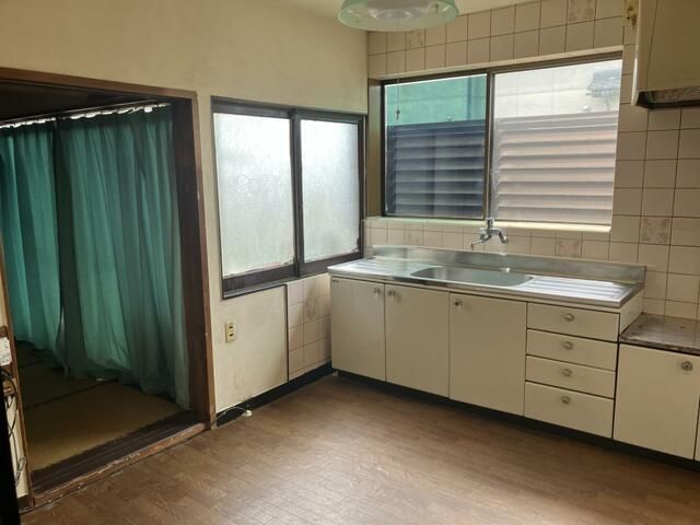 1966 Traditional House in Takaoka with 112.38㎡ Space and Parking - Thumbnail 2