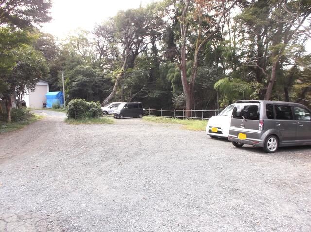995 sqm Land for Sale in Sagamihara, Kanagawa - Parking Lot Potential - Thumbnail 3