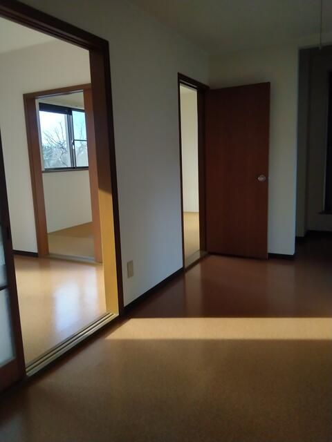 Sunrise Kujū 2DK Apartment for Rent in Tateyama, Chiba - Thumbnail 3