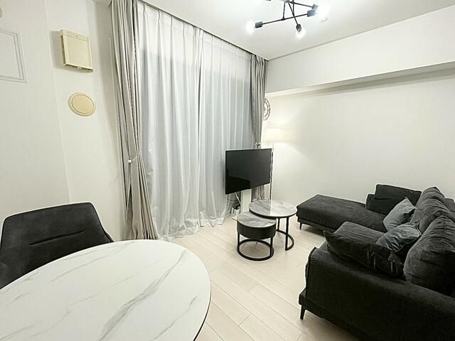 1LDK Apartment for Sale in Nishi-Gotanda, Shinagawa-ku, Tokyo - Thumbnail 2