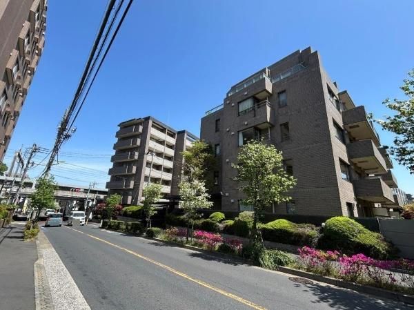Kyodo Park Mansion 3SLDK Apartment for Sale in Setagaya, Tokyo - Thumbnail 2
