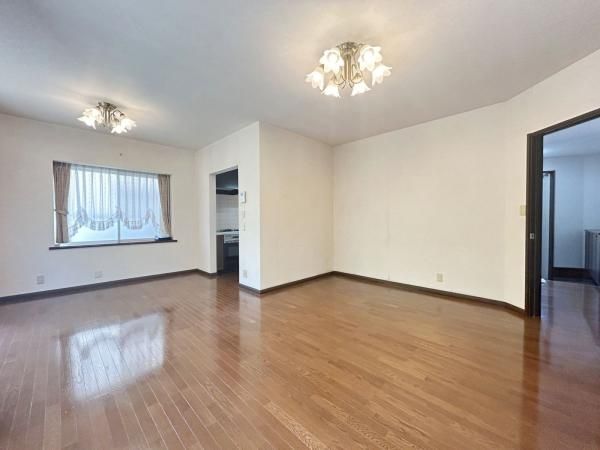 4LDK Used Detached House for Sale in Zushi, Kanagawa - Thumbnail 3