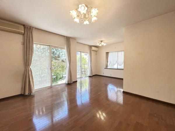 4LDK Used Detached House for Sale in Zushi, Kanagawa - Thumbnail 2