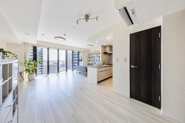 2LDK Apartment in Harumi, Chuo-ku, Tokyo - 72.95m² - Thumbnail 2