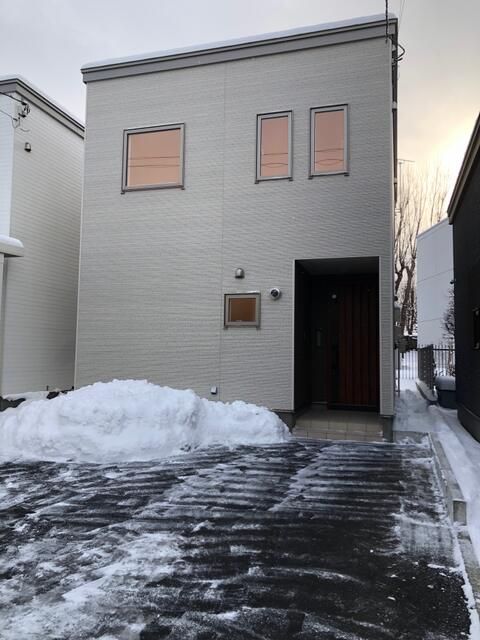 Modern 4LDK House for Rent in Quiet Sapporo Neighborhood - Thumbnail 2