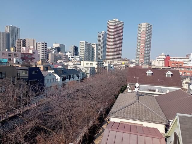 3-Story RC Apartment Building in Shinjuku, Tokyo - Thumbnail 4
