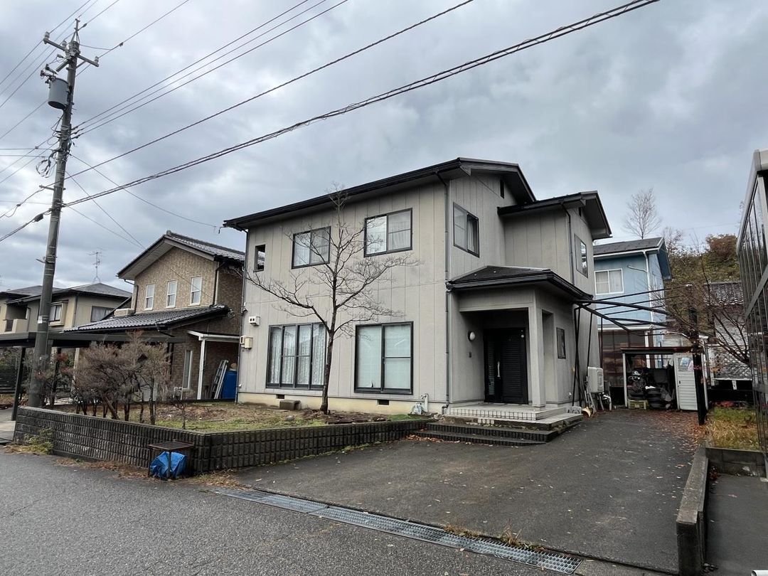 5LDK House for Sale in Tsuruta, Ishikawa with 3 Parking Spaces - Main Image