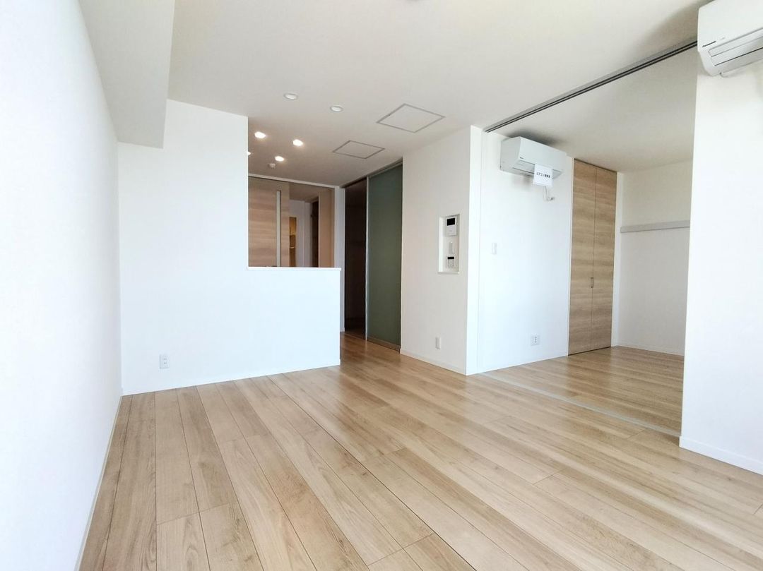 FORENA 2LDK Apartment for Rent in Mitaka, Tokyo - Thumbnail 3