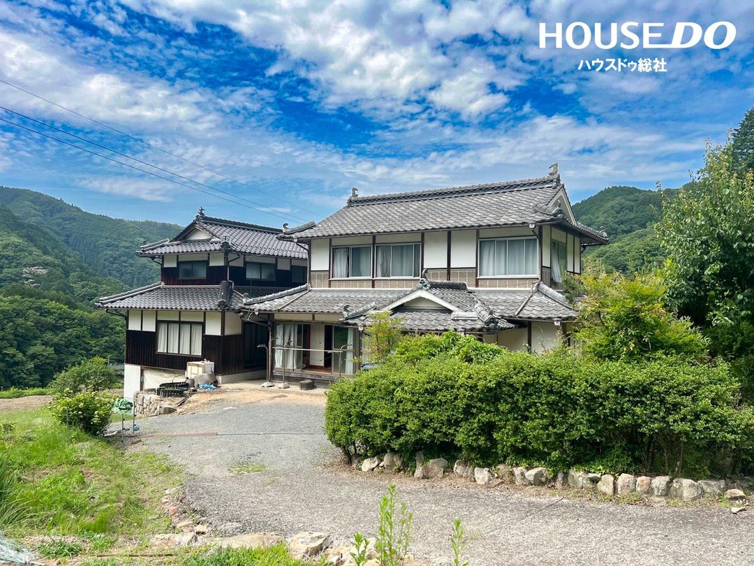 Spacious 8K House with 42 Land Plots in Kibichuo, Okayama - Main Image