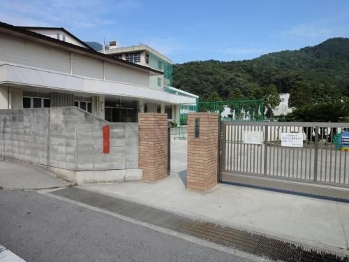 1987 4DK Detached House for Sale in Kure, Hiroshima - Main Image