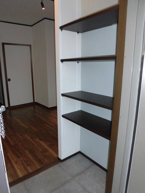 2DK Apartment for Rent in Samukawa, Kanagawa - Thumbnail 3