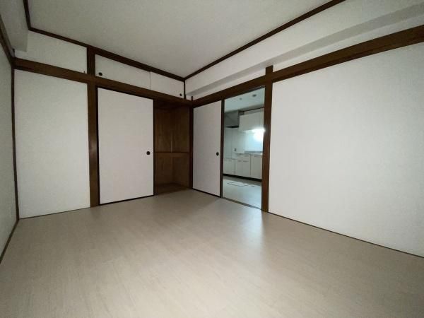First Hamura Mansion 2LDK Apartment for Sale in Tokyo - Thumbnail 3