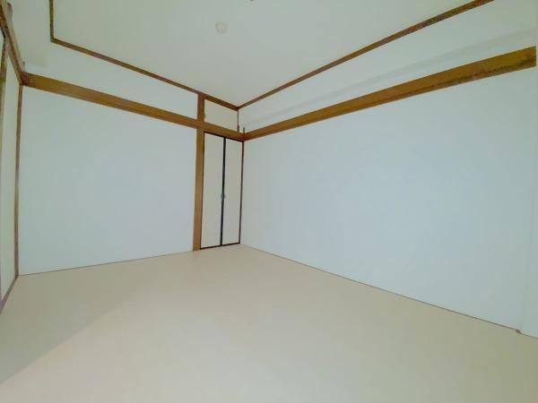 First Hamura Mansion 2LDK Apartment for Sale in Tokyo - Thumbnail 4