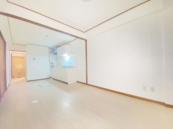 First Hamura Mansion 2LDK Apartment for Sale in Tokyo - Thumbnail 2