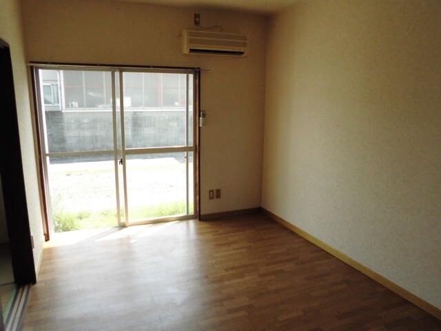 Westland 2K Apartment for Rent in Minami-Alps City, Yamanashi - Thumbnail 3