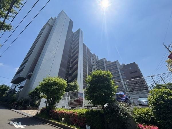 Cosmo Forum Suzukakedai 3LDK Apartment for Sale in Machida - Thumbnail 2