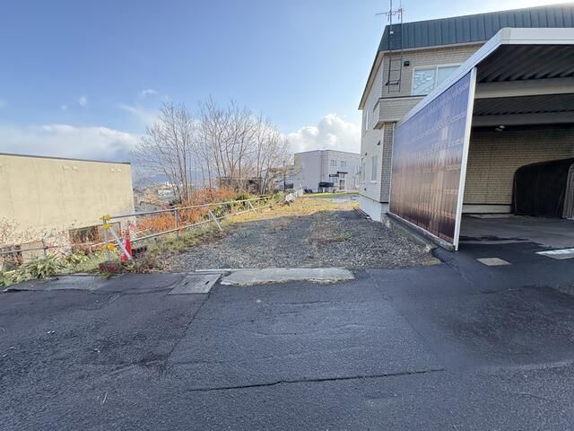 4LDK Wooden House for Sale in Otaru, Hokkaido with Parking Lot - Image 1