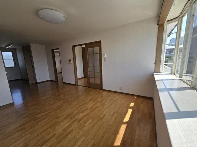 2LDK Apartment for Rent in Komatsu, Ishikawa - 65.62 sqm - Thumbnail 3
