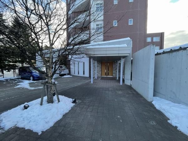 4LDK Condo for Sale in Sapporo's Sumikawa, Near Subway Station - Thumbnail 2