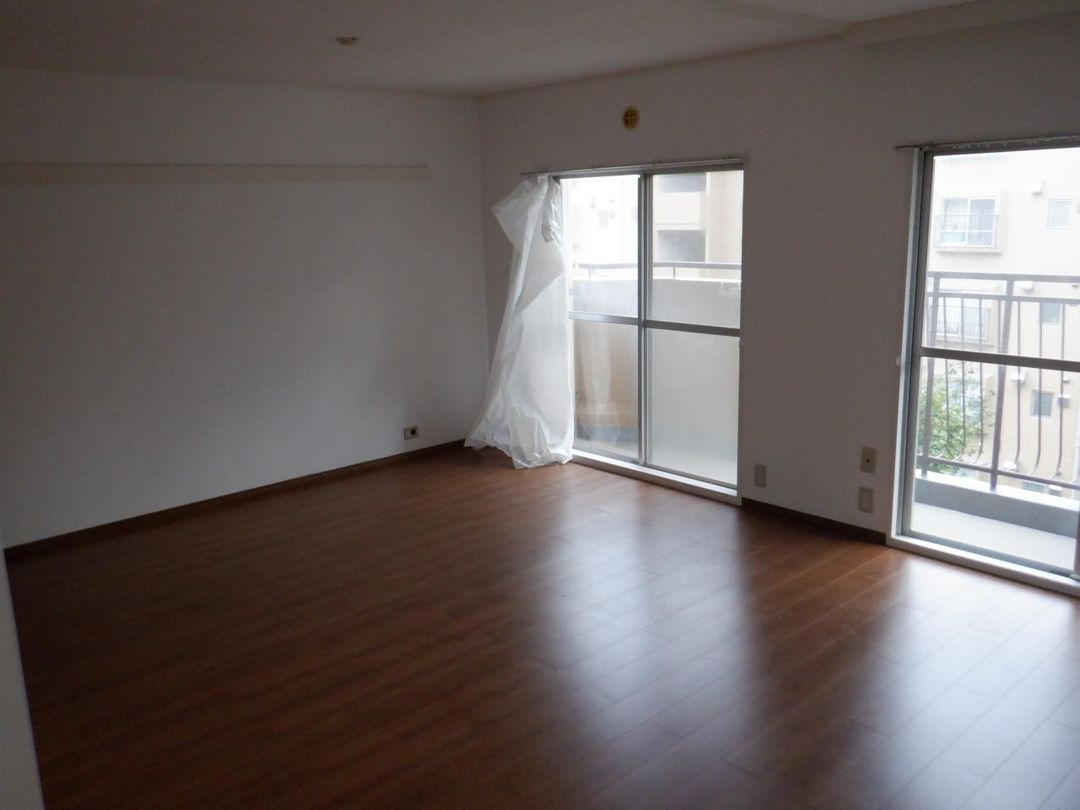 2LDK Apartment for Sale in Miyamaeira, Kawasaki - Thumbnail 2