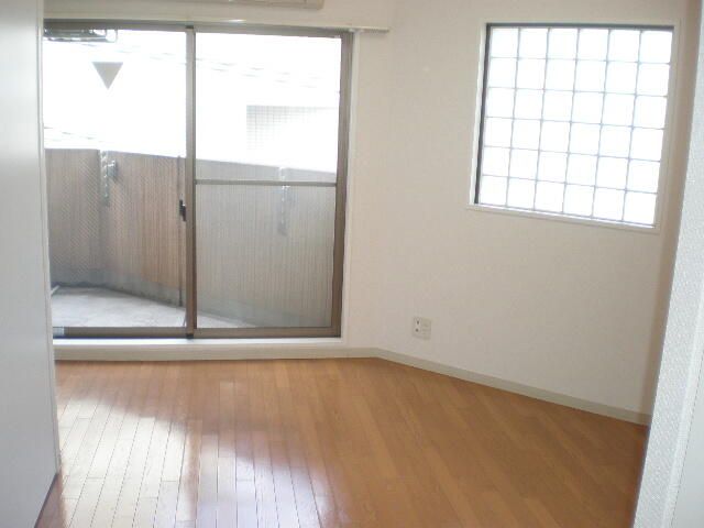 Beverly Homes Higashi-Azabu 1LDK Apartment for Sale - Thumbnail 2