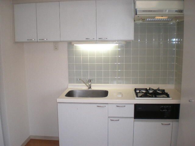Beverly Homes Higashi-Azabu 1LDK Apartment for Sale - Thumbnail 4