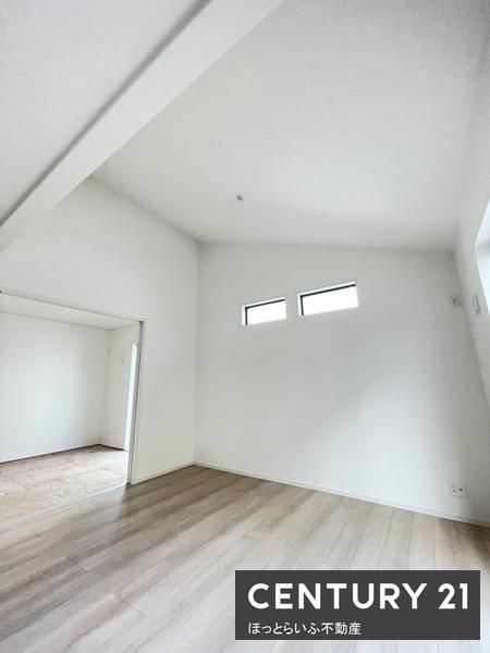 New 2025 4LDK House in Mimata, Miyazaki with 15-Car Parking - Image 22