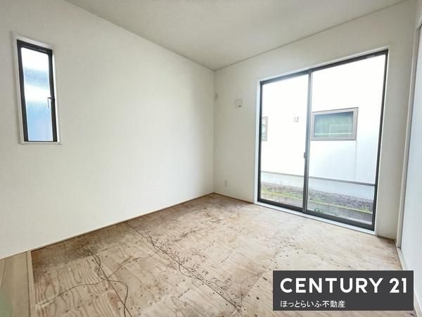 New 2025 4LDK House in Mimata, Miyazaki with 15-Car Parking - Image 22