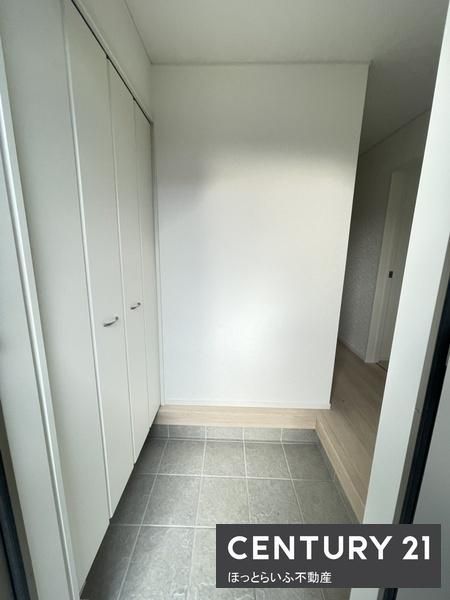 New 2025 4LDK House in Mimata, Miyazaki with 15-Car Parking - Image 22