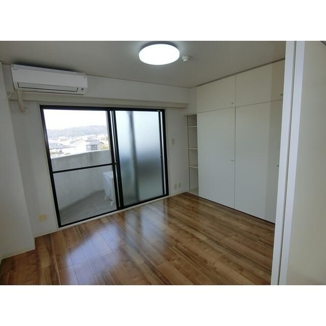 Renovated 1LDK Apartment with Free Rent Month in Kaga City - Thumbnail 4