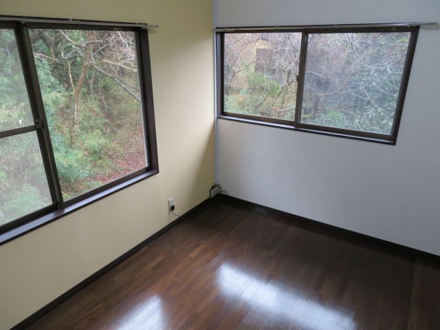 3LDK Detached House with Garden and Free Parking in Suemachi, Fukuoka - Image 22