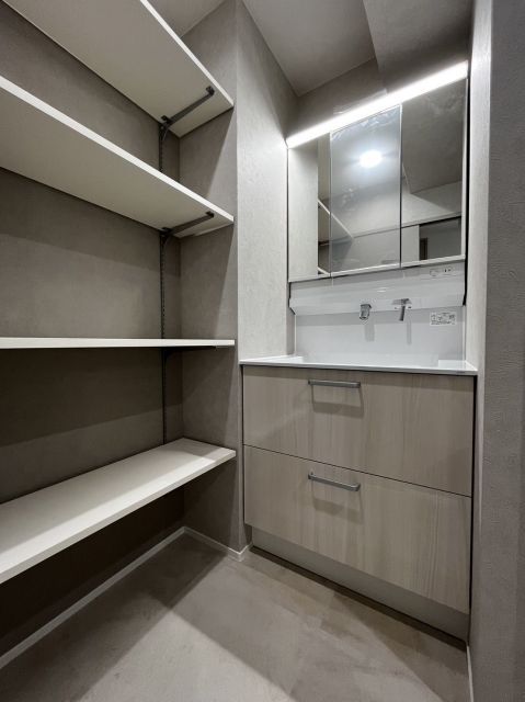 Renovated 4DK House with Large Lot in Nakama, Fukuoka - Thumbnail 2