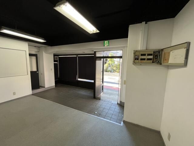 Commercial Maisonette for Rent in Suginami, Tokyo - 143.1 sqm - Thumbnail 4