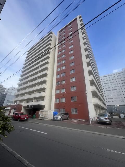 2LDK Apartment for Sale in Central Sapporo, Hokkaido - 64.4m² - Thumbnail 2