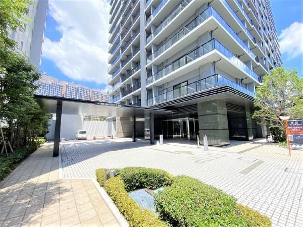 2LDK Apartment in Shinagawa East City Tower, Tokyo | 70.18 sq m - Thumbnail 2